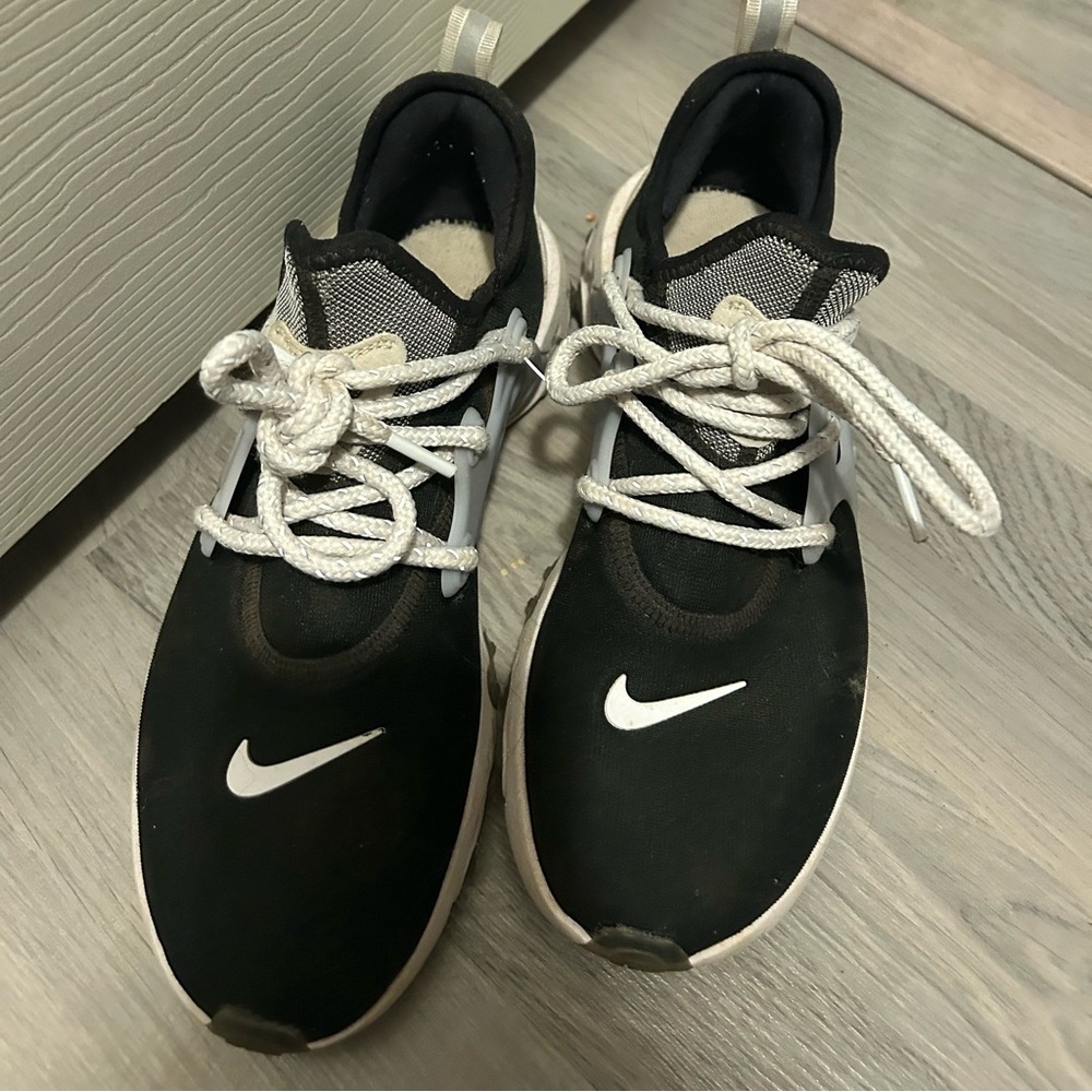 Nike women’s 8.5